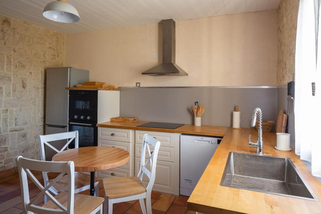Mas Provencal De 120M2 En Camargue, Avec Piscine Et Parking Inclus, Ideal Pour Des Vacances 阿爾勒 外观 照片